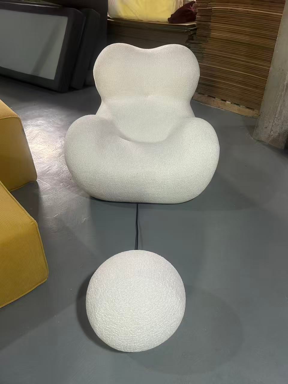 Vacuum compressed sofa Cop-21 Mom's embrace